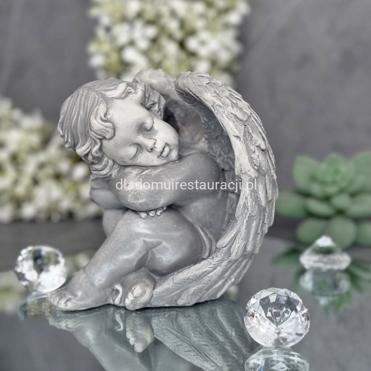 aniołek szary spiacy 12x12cm.jpg